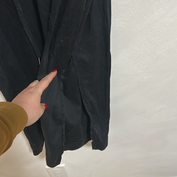 Elegant Black Midi Dress - Picture 6 of 7